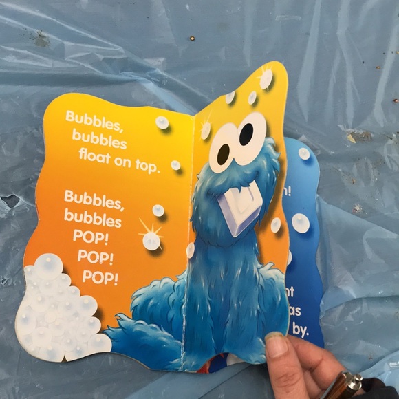 Sesame Street board book  “Bubbles, bubbles” - Picture 6 of 16